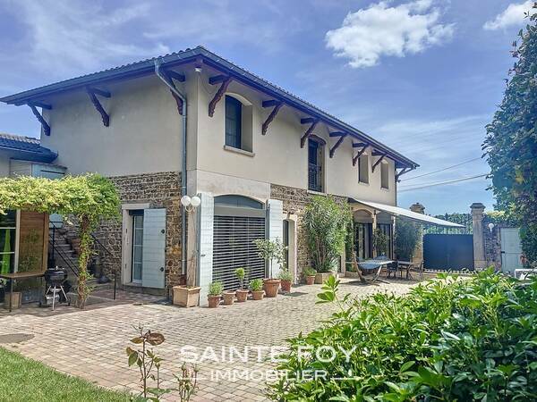 2025930 image2 - Sainte Foy Immobilier - Ce sont des agences immobilières dans l'Ouest Lyonnais spécialisées dans la location de maison ou d'appartement et la vente de propriété de prestige.