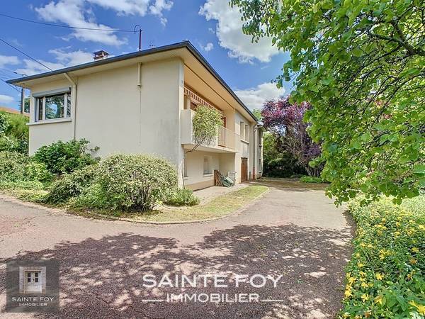 2025931 image2 - Sainte Foy Immobilier - Ce sont des agences immobilières dans l'Ouest Lyonnais spécialisées dans la location de maison ou d'appartement et la vente de propriété de prestige.