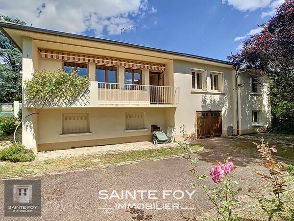 2025931 image2 - Sainte Foy Immobilier - Ce sont des agences immobilières dans l'Ouest Lyonnais spécialisées dans la location de maison ou d'appartement et la vente de propriété de prestige.