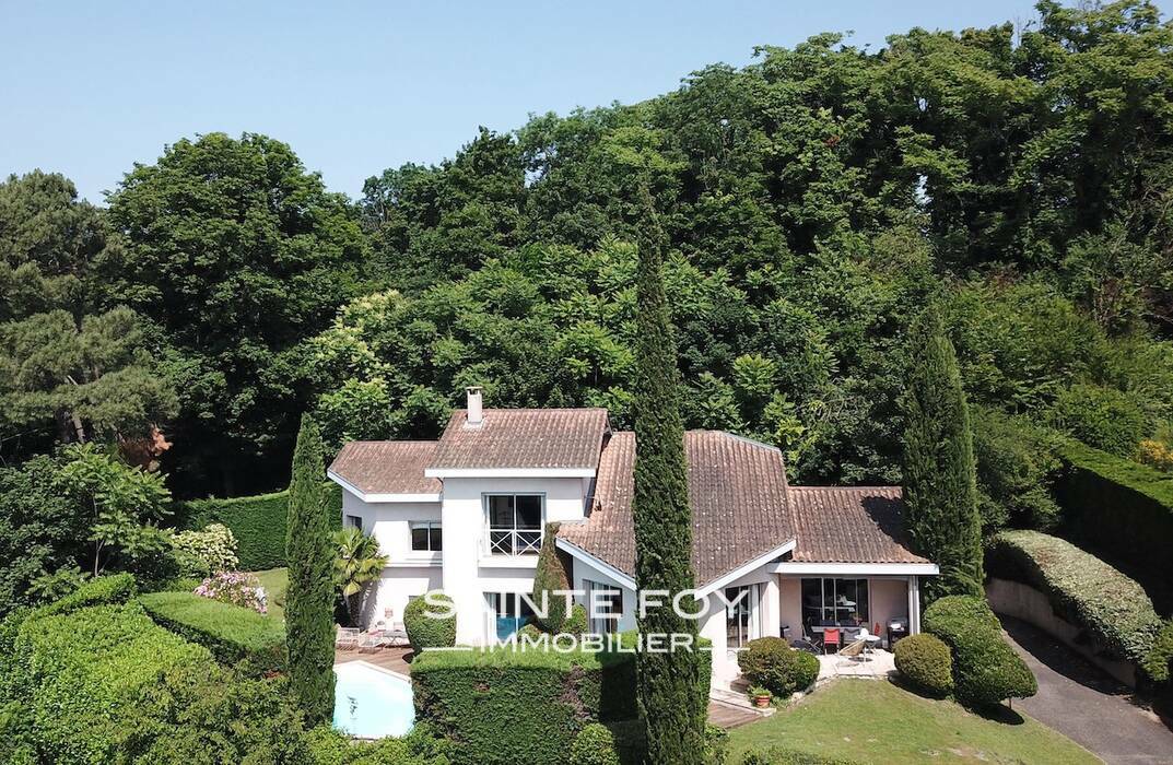 2023692 image1 - Sainte Foy Immobilier - Ce sont des agences immobilières dans l'Ouest Lyonnais spécialisées dans la location de maison ou d'appartement et la vente de propriété de prestige.