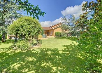 2026025 image1 - Sainte Foy Immobilier - Ce sont des agences immobilières dans l'Ouest Lyonnais spécialisées dans la location de maison ou d'appartement et la vente de propriété de prestige.