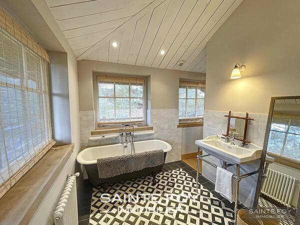 2020540 image7 - Sainte Foy Immobilier - Ce sont des agences immobilières dans l'Ouest Lyonnais spécialisées dans la location de maison ou d'appartement et la vente de propriété de prestige.