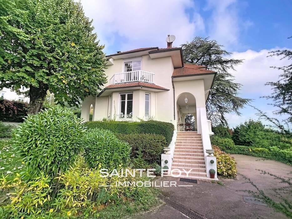 2026104 image1 - Sainte Foy Immobilier - Ce sont des agences immobilières dans l'Ouest Lyonnais spécialisées dans la location de maison ou d'appartement et la vente de propriété de prestige.