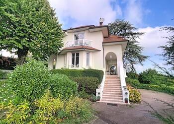 2026104 image1 - Sainte Foy Immobilier - Ce sont des agences immobilières dans l'Ouest Lyonnais spécialisées dans la location de maison ou d'appartement et la vente de propriété de prestige.