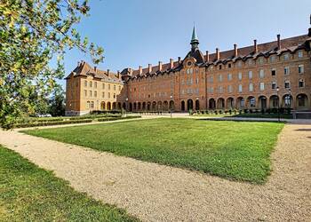 2026147 image1 - Sainte Foy Immobilier - Ce sont des agences immobilières dans l'Ouest Lyonnais spécialisées dans la location de maison ou d'appartement et la vente de propriété de prestige.