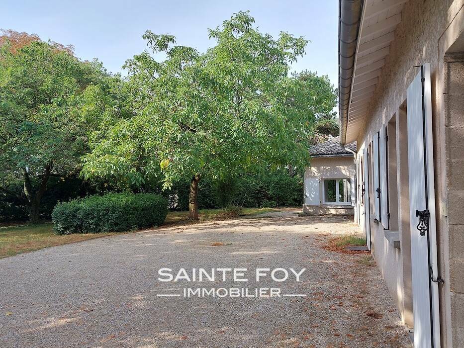 2022253 image1 - Sainte Foy Immobilier - Ce sont des agences immobilières dans l'Ouest Lyonnais spécialisées dans la location de maison ou d'appartement et la vente de propriété de prestige.