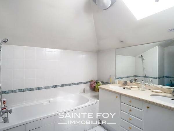 2026231 image10 - Sainte Foy Immobilier - Ce sont des agences immobilières dans l'Ouest Lyonnais spécialisées dans la location de maison ou d'appartement et la vente de propriété de prestige.