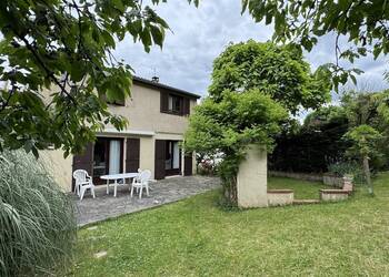 2026228 image1 - Sainte Foy Immobilier - Ce sont des agences immobilières dans l'Ouest Lyonnais spécialisées dans la location de maison ou d'appartement et la vente de propriété de prestige.