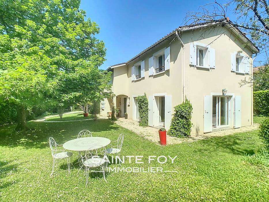 2026020 image1 - Sainte Foy Immobilier - Ce sont des agences immobilières dans l'Ouest Lyonnais spécialisées dans la location de maison ou d'appartement et la vente de propriété de prestige.