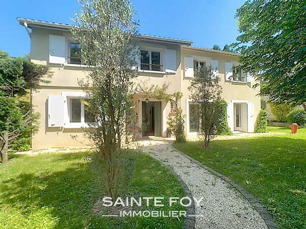 2026020 image2 - Sainte Foy Immobilier - Ce sont des agences immobilières dans l'Ouest Lyonnais spécialisées dans la location de maison ou d'appartement et la vente de propriété de prestige.