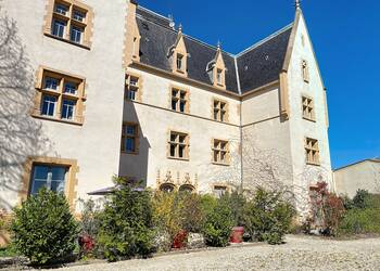 2026233 image1 - Sainte Foy Immobilier - Ce sont des agences immobilières dans l'Ouest Lyonnais spécialisées dans la location de maison ou d'appartement et la vente de propriété de prestige.