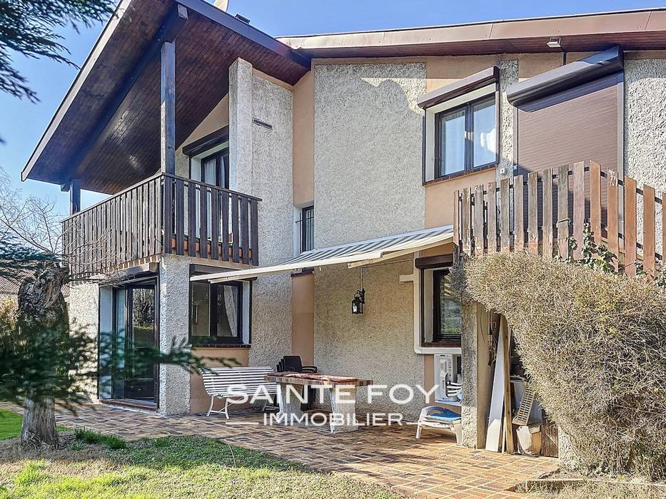 2026281 image1 - Sainte Foy Immobilier - Ce sont des agences immobilières dans l'Ouest Lyonnais spécialisées dans la location de maison ou d'appartement et la vente de propriété de prestige.