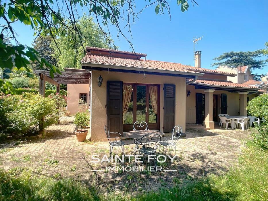 2026302 image1 - Sainte Foy Immobilier - Ce sont des agences immobilières dans l'Ouest Lyonnais spécialisées dans la location de maison ou d'appartement et la vente de propriété de prestige.