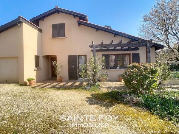 2026302 image6 - Sainte Foy Immobilier - Ce sont des agences immobilières dans l'Ouest Lyonnais spécialisées dans la location de maison ou d'appartement et la vente de propriété de prestige.
