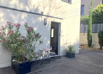 2026324 image1 - Sainte Foy Immobilier - Ce sont des agences immobilières dans l'Ouest Lyonnais spécialisées dans la location de maison ou d'appartement et la vente de propriété de prestige.
