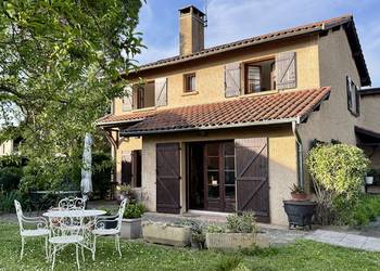 2026335 image1 - Sainte Foy Immobilier - Ce sont des agences immobilières dans l'Ouest Lyonnais spécialisées dans la location de maison ou d'appartement et la vente de propriété de prestige.