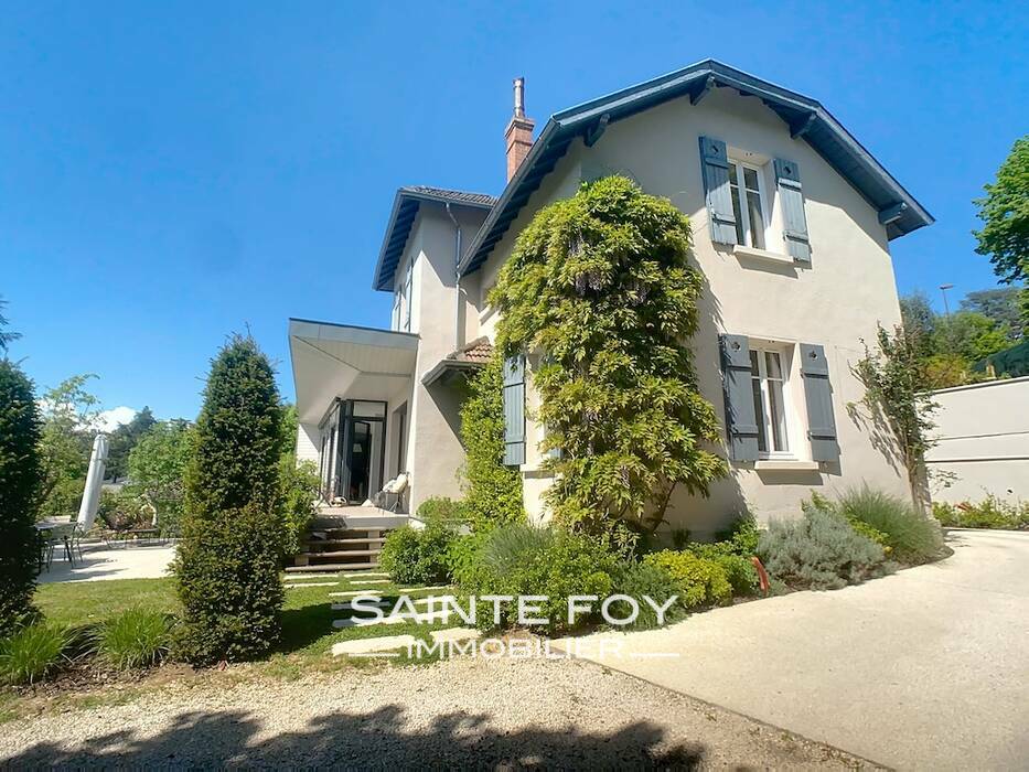 2026339 image1 - Sainte Foy Immobilier - Ce sont des agences immobilières dans l'Ouest Lyonnais spécialisées dans la location de maison ou d'appartement et la vente de propriété de prestige.