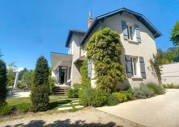 2026339 image1 - Sainte Foy Immobilier - Ce sont des agences immobilières dans l'Ouest Lyonnais spécialisées dans la location de maison ou d'appartement et la vente de propriété de prestige.