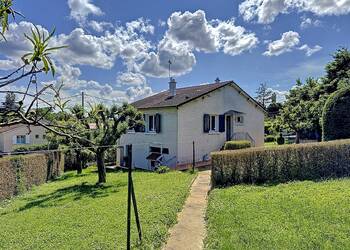 2026357 image1 - Sainte Foy Immobilier - Ce sont des agences immobilières dans l'Ouest Lyonnais spécialisées dans la location de maison ou d'appartement et la vente de propriété de prestige.