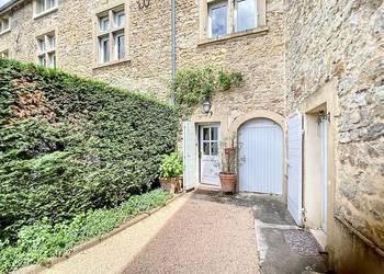2026310 image1 - Sainte Foy Immobilier - Ce sont des agences immobilières dans l'Ouest Lyonnais spécialisées dans la location de maison ou d'appartement et la vente de propriété de prestige.