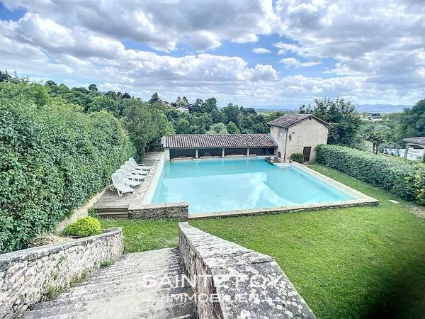 2026310 image10 - Sainte Foy Immobilier - Ce sont des agences immobilières dans l'Ouest Lyonnais spécialisées dans la location de maison ou d'appartement et la vente de propriété de prestige.