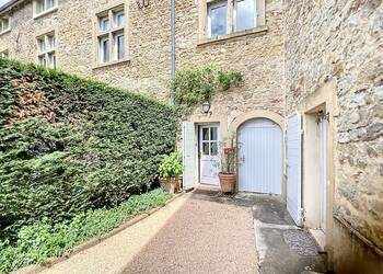 2026310 image1 - Sainte Foy Immobilier - Ce sont des agences immobilières dans l'Ouest Lyonnais spécialisées dans la location de maison ou d'appartement et la vente de propriété de prestige.