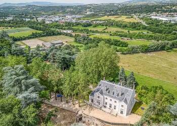 2026394 image1 - Sainte Foy Immobilier - Ce sont des agences immobilières dans l'Ouest Lyonnais spécialisées dans la location de maison ou d'appartement et la vente de propriété de prestige.