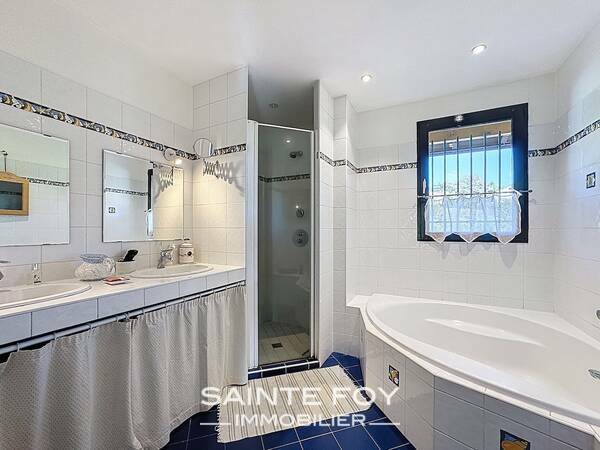 2026535 image9 - Sainte Foy Immobilier - Ce sont des agences immobilières dans l'Ouest Lyonnais spécialisées dans la location de maison ou d'appartement et la vente de propriété de prestige.