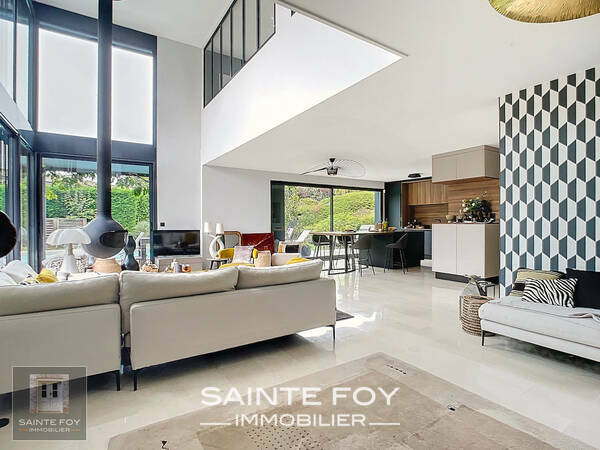 2026432 image4 - Sainte Foy Immobilier - Ce sont des agences immobilières dans l'Ouest Lyonnais spécialisées dans la location de maison ou d'appartement et la vente de propriété de prestige.