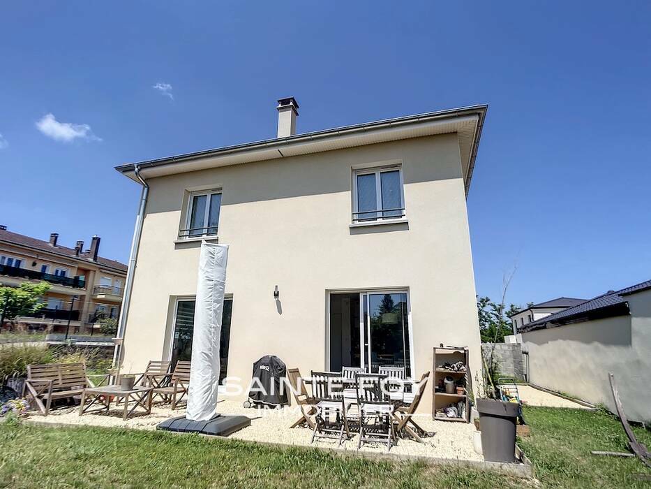 2026549 image1 - Sainte Foy Immobilier - Ce sont des agences immobilières dans l'Ouest Lyonnais spécialisées dans la location de maison ou d'appartement et la vente de propriété de prestige.