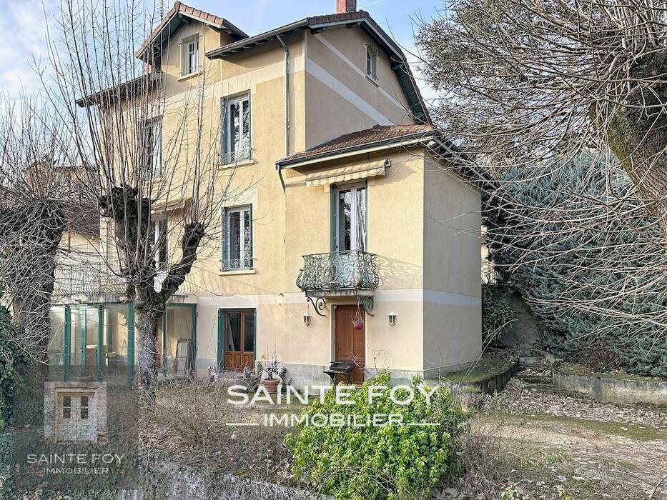 2026568 image1 - Sainte Foy Immobilier - Ce sont des agences immobilières dans l'Ouest Lyonnais spécialisées dans la location de maison ou d'appartement et la vente de propriété de prestige.