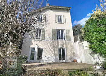 2026627 image1 - Sainte Foy Immobilier - Ce sont des agences immobilières dans l'Ouest Lyonnais spécialisées dans la location de maison ou d'appartement et la vente de propriété de prestige.