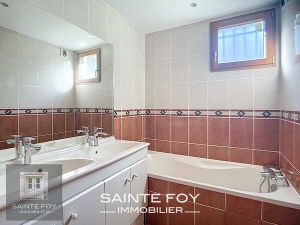 2025509 image6 - Sainte Foy Immobilier - Ce sont des agences immobilières dans l'Ouest Lyonnais spécialisées dans la location de maison ou d'appartement et la vente de propriété de prestige.