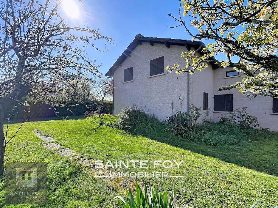 2023393 image1 - Sainte Foy Immobilier - Ce sont des agences immobilières dans l'Ouest Lyonnais spécialisées dans la location de maison ou d'appartement et la vente de propriété de prestige.