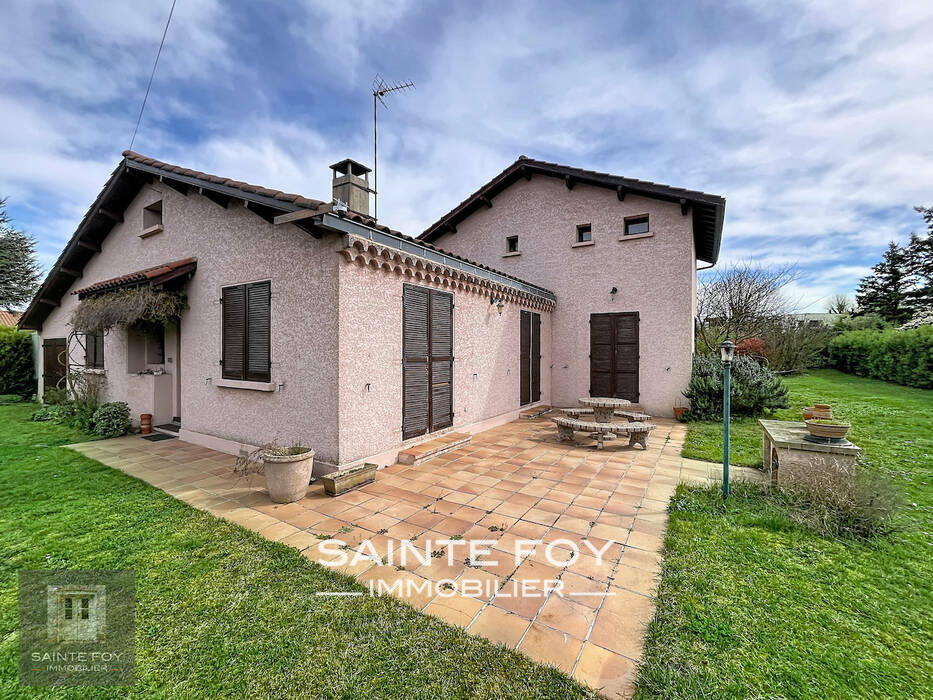 2023393 image1 - Sainte Foy Immobilier - Ce sont des agences immobilières dans l'Ouest Lyonnais spécialisées dans la location de maison ou d'appartement et la vente de propriété de prestige.