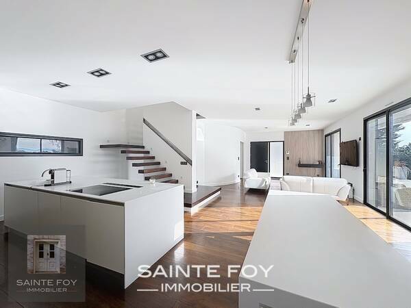 9866 image8 - Sainte Foy Immobilier - Ce sont des agences immobilières dans l'Ouest Lyonnais spécialisées dans la location de maison ou d'appartement et la vente de propriété de prestige.