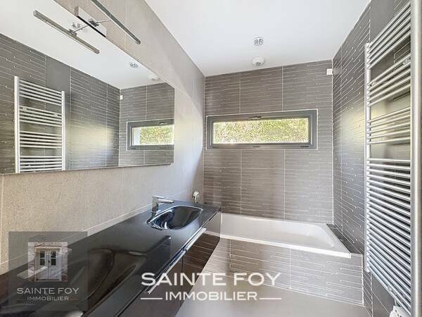 9866 image6 - Sainte Foy Immobilier - Ce sont des agences immobilières dans l'Ouest Lyonnais spécialisées dans la location de maison ou d'appartement et la vente de propriété de prestige.