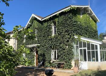 2026723 image1 - Sainte Foy Immobilier - Ce sont des agences immobilières dans l'Ouest Lyonnais spécialisées dans la location de maison ou d'appartement et la vente de propriété de prestige.