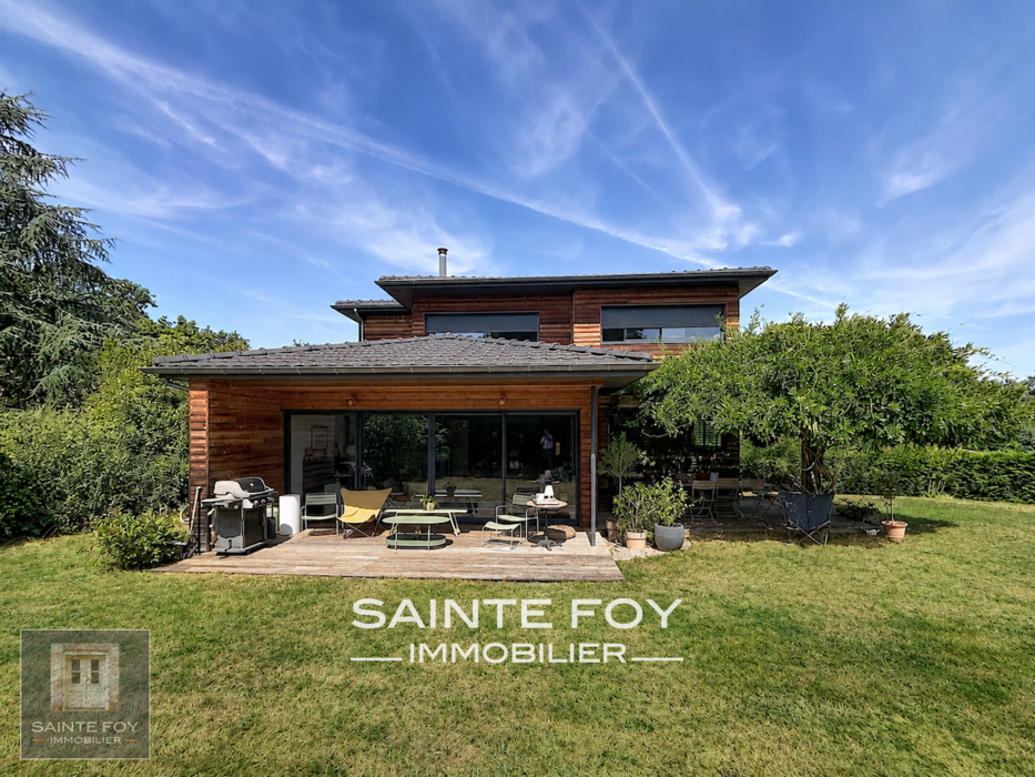 2026784 image1 - Sainte Foy Immobilier - Ce sont des agences immobilières dans l'Ouest Lyonnais spécialisées dans la location de maison ou d'appartement et la vente de propriété de prestige.