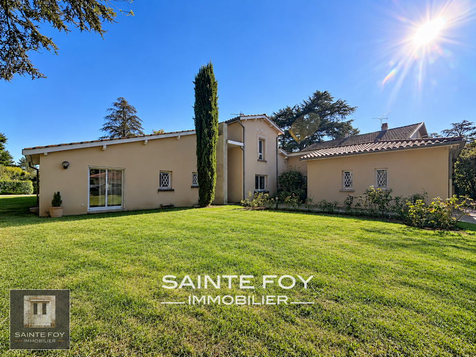 2026813 image1 - Sainte Foy Immobilier - Ce sont des agences immobilières dans l'Ouest Lyonnais spécialisées dans la location de maison ou d'appartement et la vente de propriété de prestige.