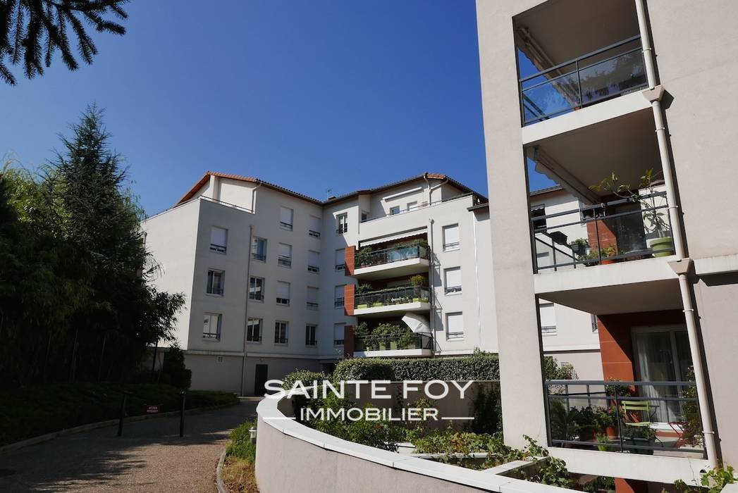 17528 image1 - Sainte Foy Immobilier - Ce sont des agences immobilières dans l'Ouest Lyonnais spécialisées dans la location de maison ou d'appartement et la vente de propriété de prestige.