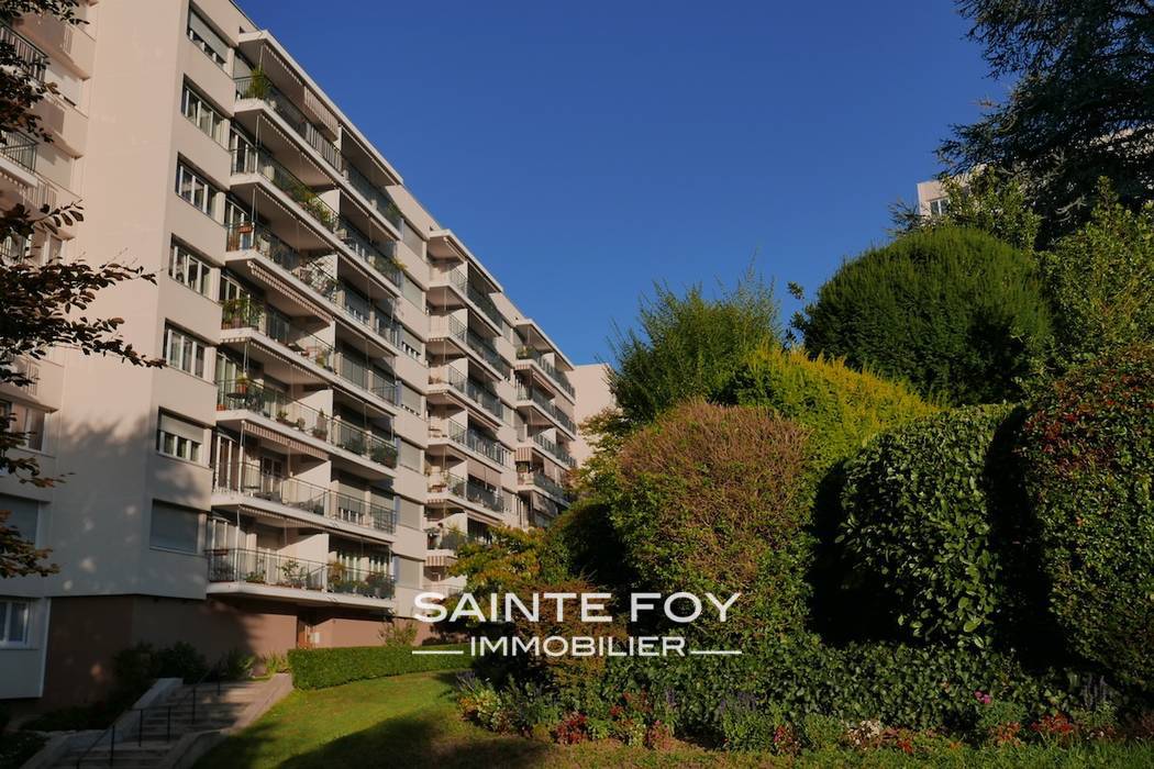 17715 image1 - Sainte Foy Immobilier - Ce sont des agences immobilières dans l'Ouest Lyonnais spécialisées dans la location de maison ou d'appartement et la vente de propriété de prestige.