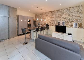 14204 image1 - Sainte Foy Immobilier - Ce sont des agences immobilières dans l'Ouest Lyonnais spécialisées dans la location de maison ou d'appartement et la vente de propriété de prestige.