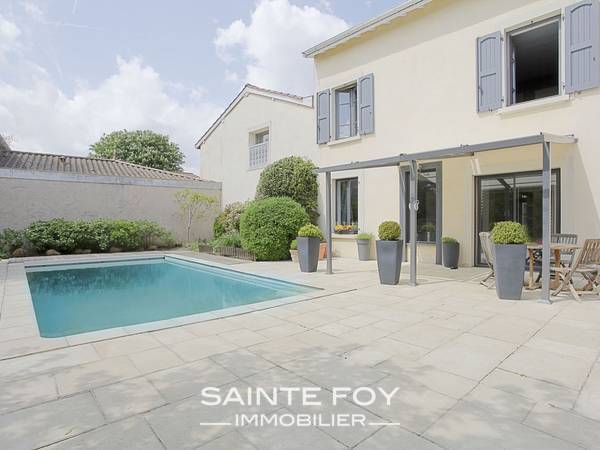 1761318 image9 - Sainte Foy Immobilier - Ce sont des agences immobilières dans l'Ouest Lyonnais spécialisées dans la location de maison ou d'appartement et la vente de propriété de prestige.