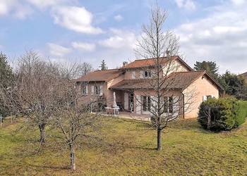 117863 image1 - Sainte Foy Immobilier - Ce sont des agences immobilières dans l'Ouest Lyonnais spécialisées dans la location de maison ou d'appartement et la vente de propriété de prestige.