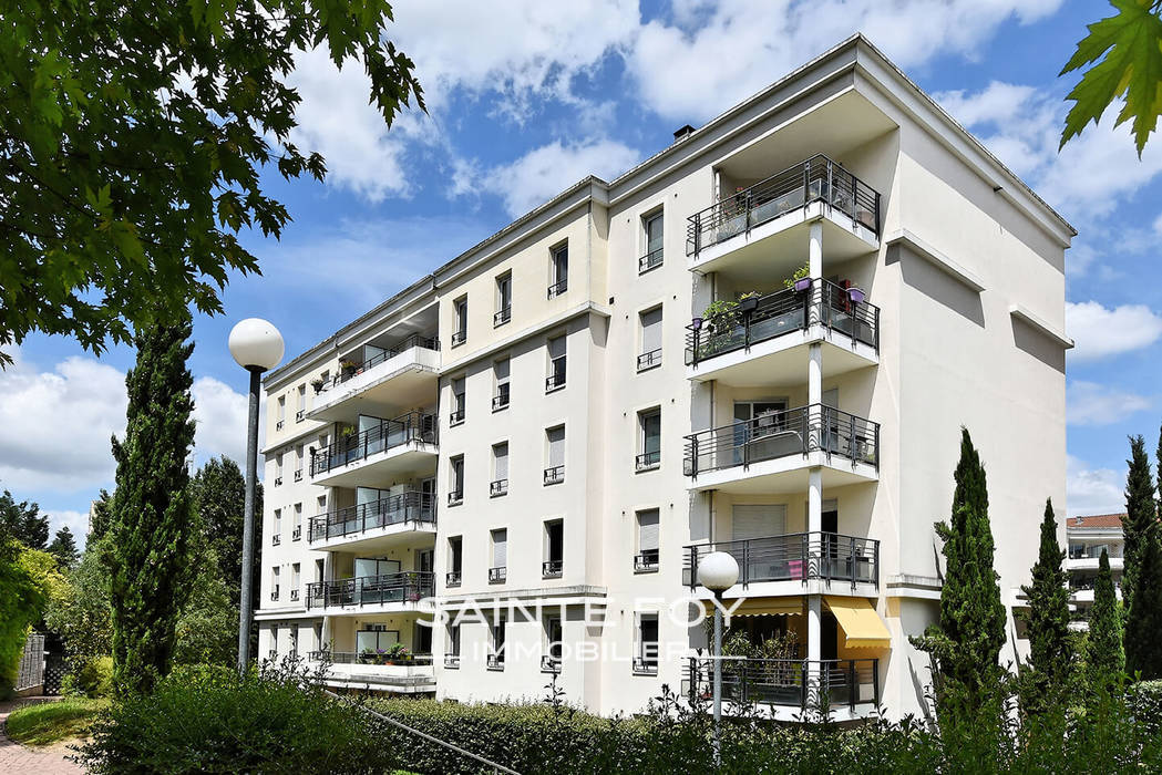 1761339 image1 - Sainte Foy Immobilier - Ce sont des agences immobilières dans l'Ouest Lyonnais spécialisées dans la location de maison ou d'appartement et la vente de propriété de prestige.