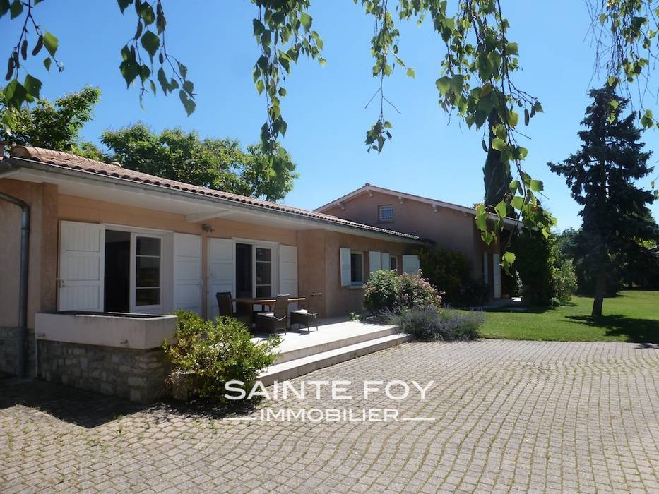 118155 image1 - Sainte Foy Immobilier - Ce sont des agences immobilières dans l'Ouest Lyonnais spécialisées dans la location de maison ou d'appartement et la vente de propriété de prestige.