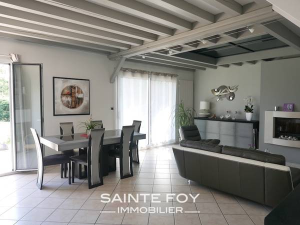 118201 image3 - Sainte Foy Immobilier - Ce sont des agences immobilières dans l'Ouest Lyonnais spécialisées dans la location de maison ou d'appartement et la vente de propriété de prestige.