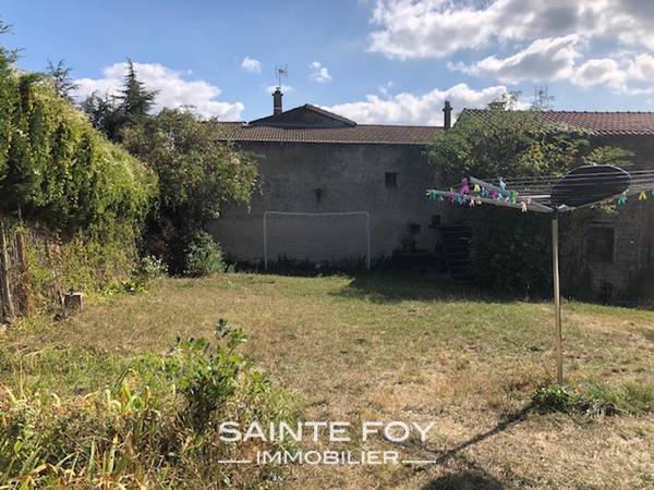 1761402 image5 - Sainte Foy Immobilier - Ce sont des agences immobilières dans l'Ouest Lyonnais spécialisées dans la location de maison ou d'appartement et la vente de propriété de prestige.