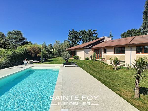 2019708 image8 - Sainte Foy Immobilier - Ce sont des agences immobilières dans l'Ouest Lyonnais spécialisées dans la location de maison ou d'appartement et la vente de propriété de prestige.